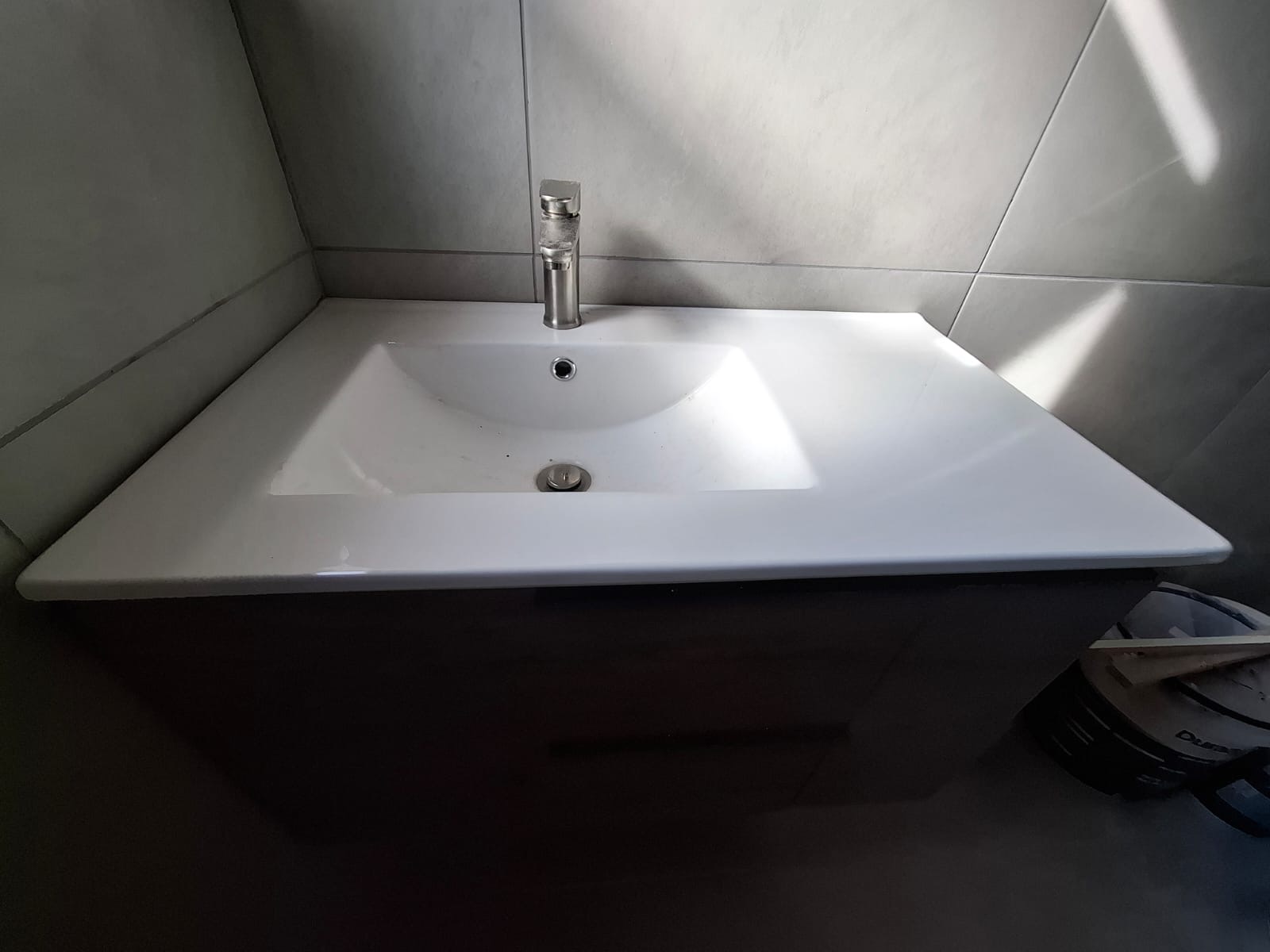 New basin and tap installation